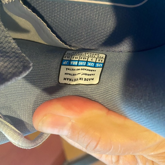 Mizuno court shoes - Picture 4 of 9